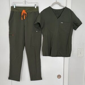 Figs Women’s Olive Green Scrub Set